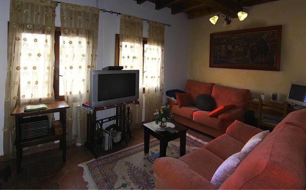 Отель Casa Paulino Corrales De Buelna Экстерьер фото